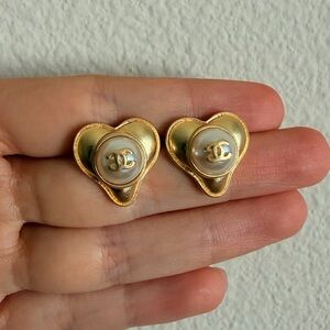 💛Vintage Chanel Heart Pearl Logo Stud Earrings Gold Tone💛